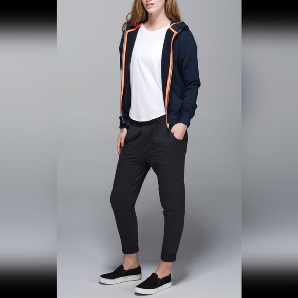 Lululemon stress less pant..8 deep navy - Picture 3 of 11